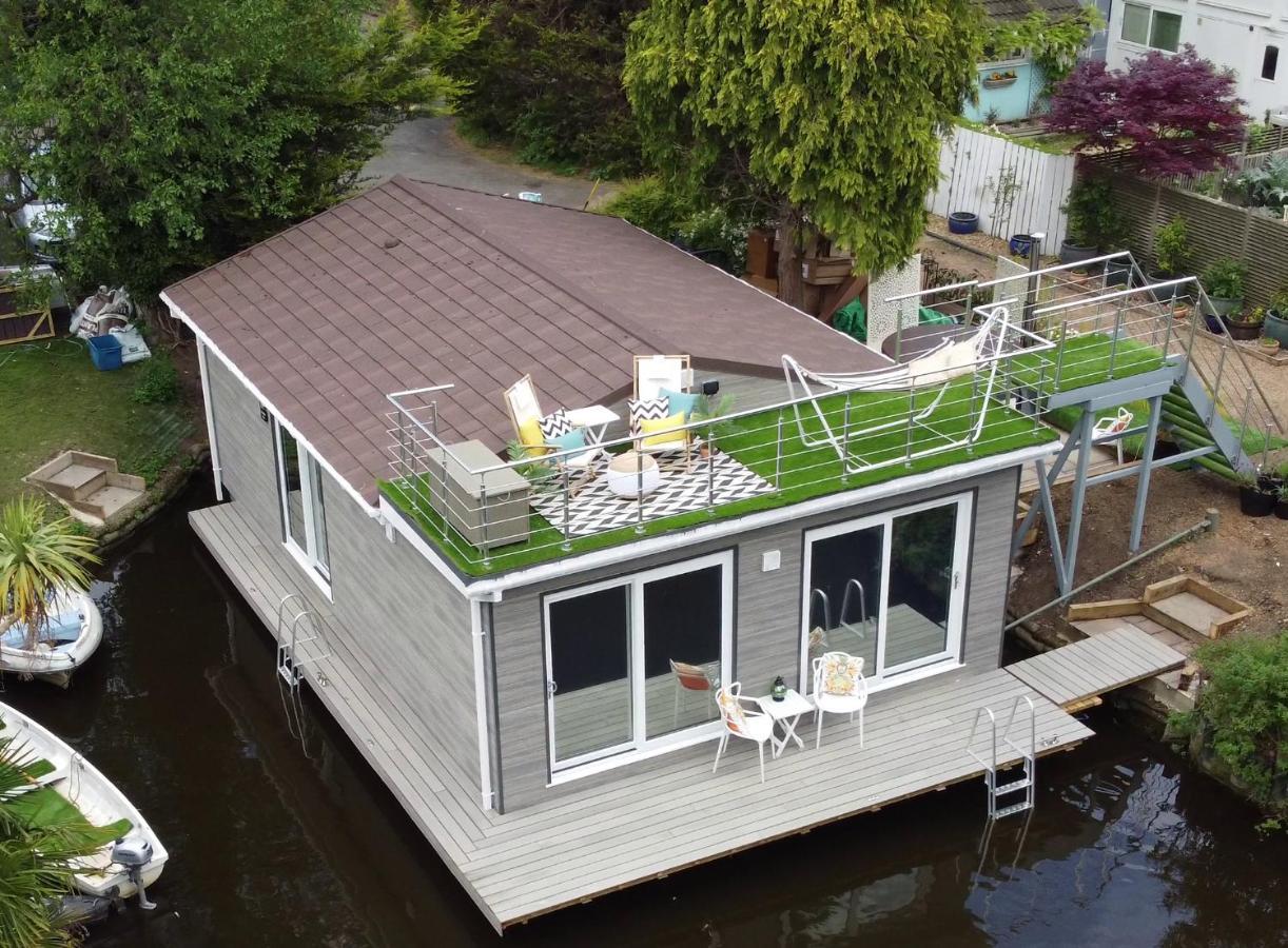 Tulana Taggs - Floating Home On Idyllic Island Hampton Hill Bagian luar foto