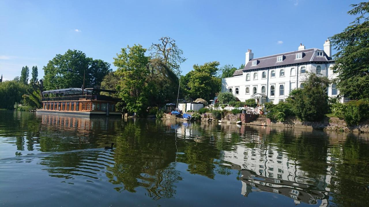 Tulana Taggs - Floating Home On Idyllic Island Hampton Hill Bagian luar foto