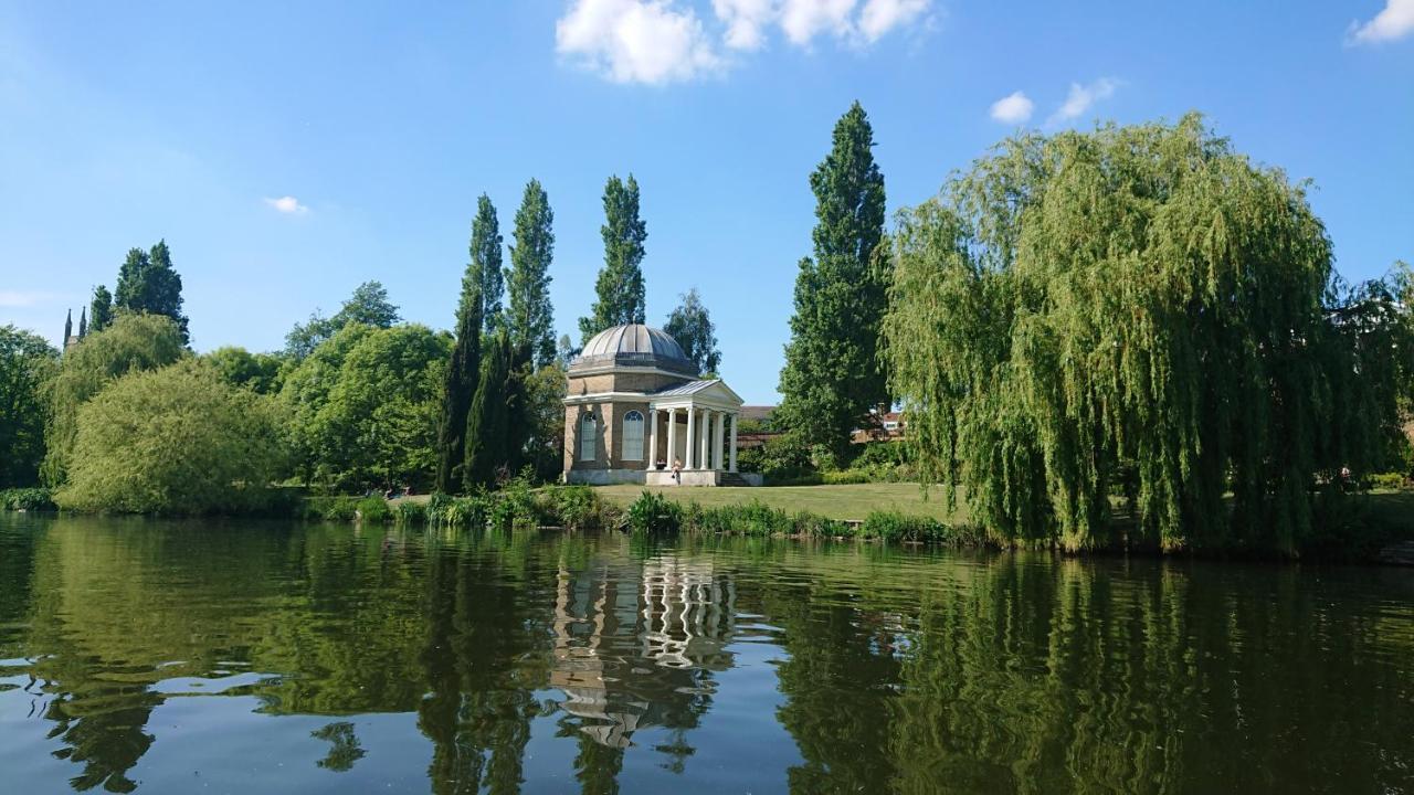 Tulana Taggs - Floating Home On Idyllic Island Hampton Hill Bagian luar foto