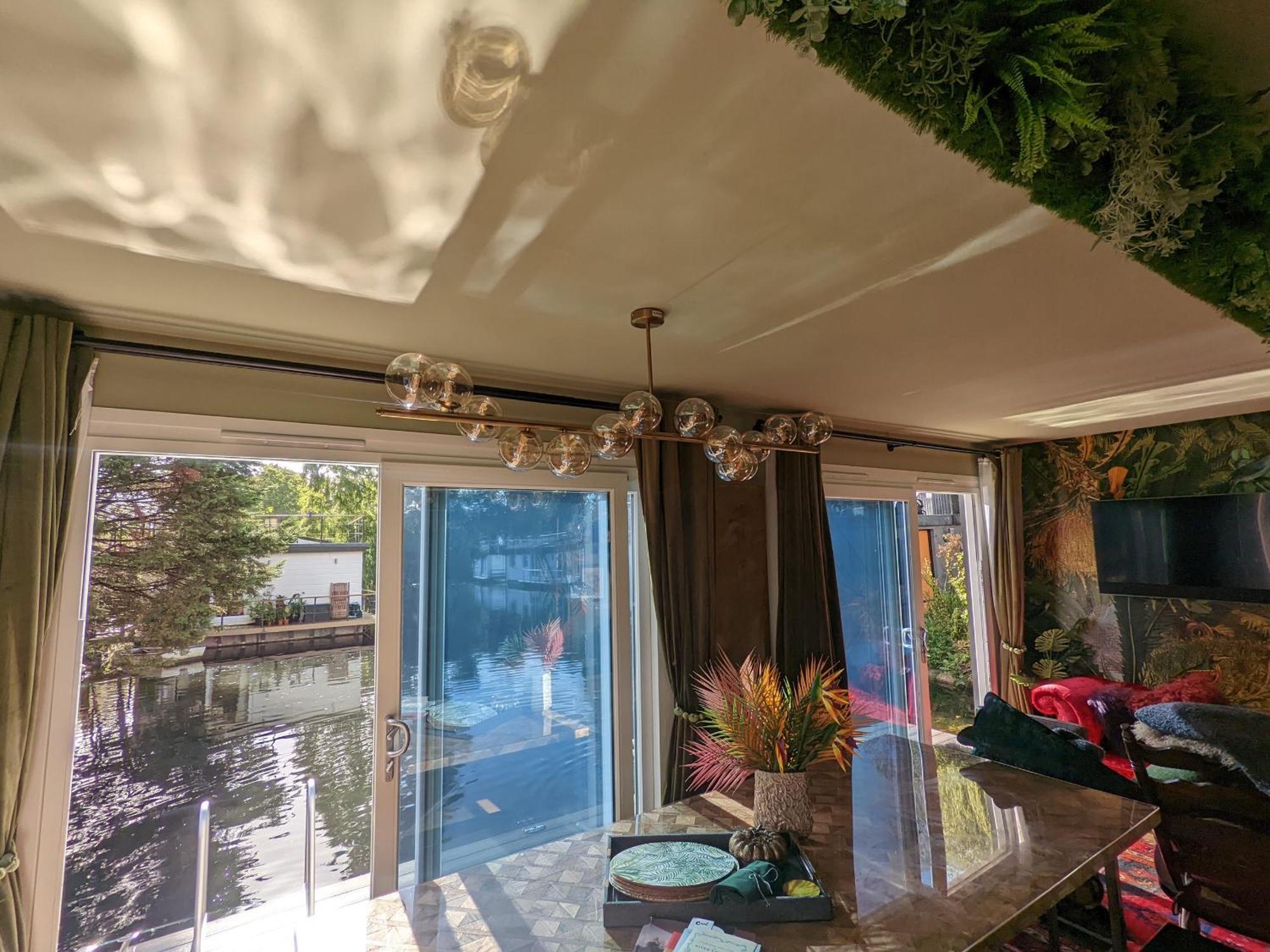 Tulana Taggs - Floating Home On Idyllic Island Hampton Hill Bagian luar foto